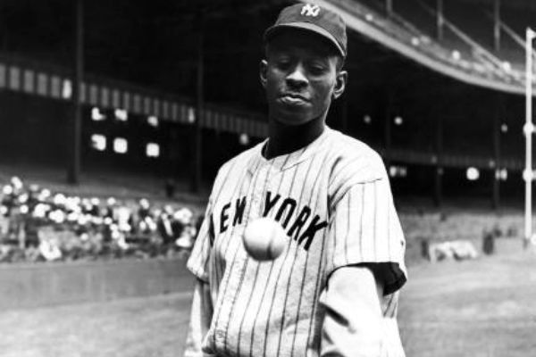 Baseball's Satchel Paige With The New York Black Yankees In Harlem ...